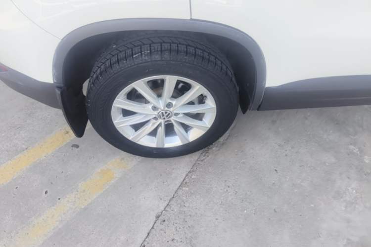 Used Volkswagen Tiguan 2016 280TSI Automatic Two-Wheel Drive Silk Road Comfort Edition Right Rear Wheel Hub