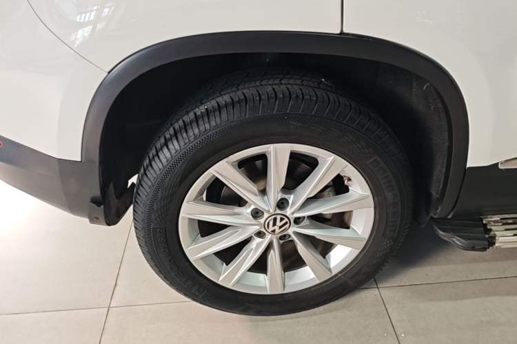 Used Volkswagen Tiguan 2016 280TSI Automatic Two-Wheel-Drive Silk Road Style Edition Right Rear Wheel Hub