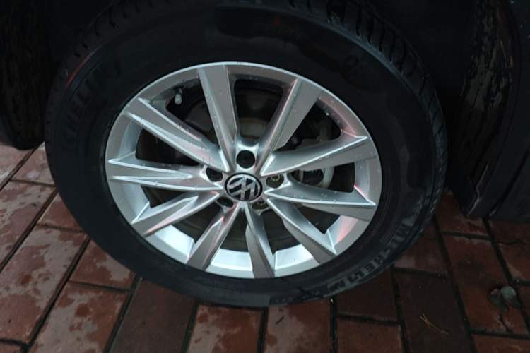 Used Volkswagen Tiguan 2016 280TSI Automatic Two-Wheel-Drive Silk Road Style Edition Right Rear Wheel Hub
