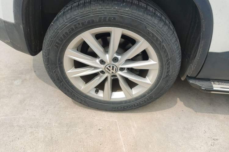 Used Volkswagen Tiguan 2016 280TSI Automatic Two-Wheel-Drive Silk Road Style Edition Right Rear Wheel Hub