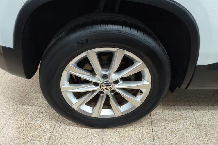 Used Volkswagen Tiguan 2016 280TSI Automatic Two-Wheel Drive Silk Road Comfort Edition Right Rear Wheel Hub