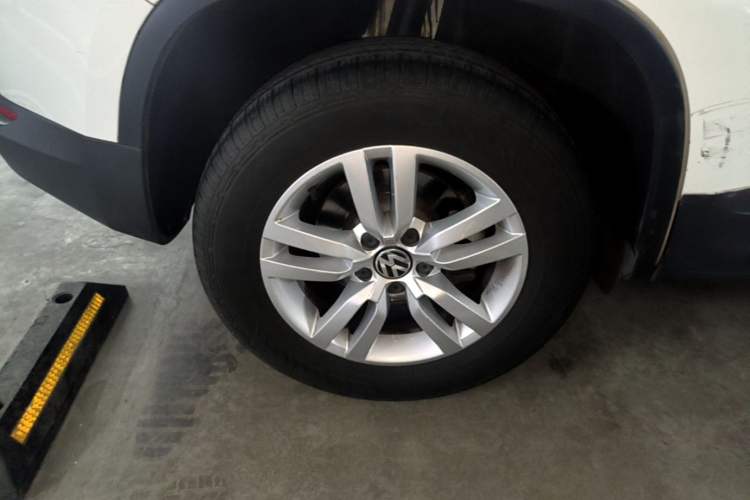 Used Volkswagen Tiguan 2016 300TSI Automatic Two-Wheel Drive Trend Edition Right Rear Wheel Hub