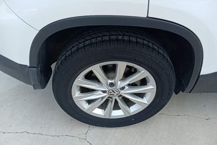 Used Volkswagen Tiguan 2016 280TSI Automatic Two-Wheel Drive Silk Road Comfort Edition Right Rear Wheel Hub