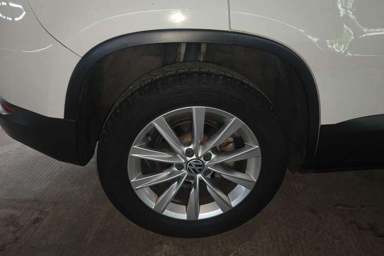 Used Volkswagen Tiguan 2016 280TSI Automatic Two-Wheel-Drive Silk Road Style Edition Right Rear Wheel Hub