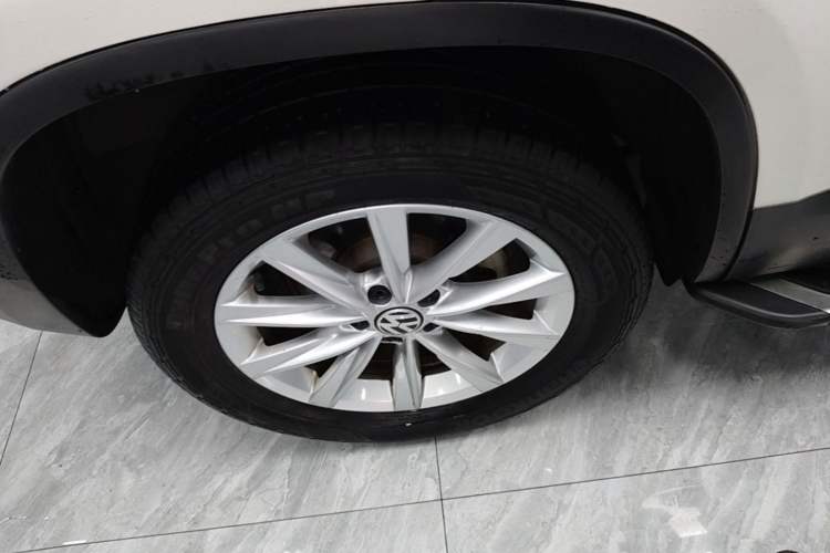 Used Volkswagen Tiguan 2016 280TSI Automatic Two-Wheel-Drive Silk Road Style Edition Right Rear Wheel Hub