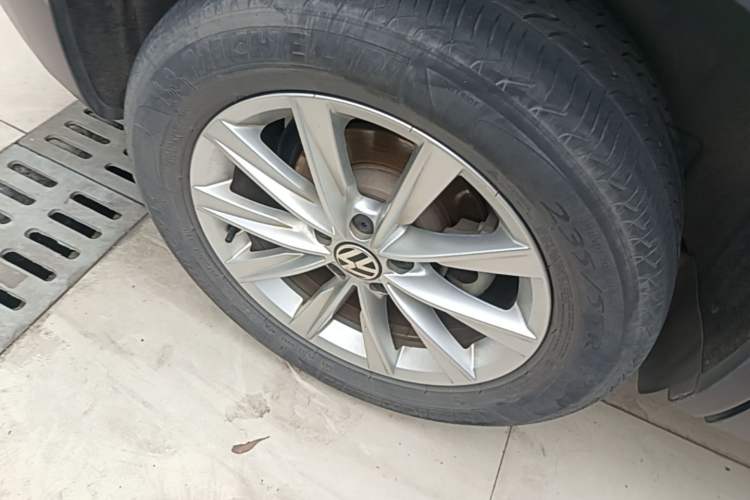 Used Volkswagen Tiguan 2016 280TSI Automatic Two-Wheel-Drive Silk Road Style Edition Right Rear Wheel Hub
