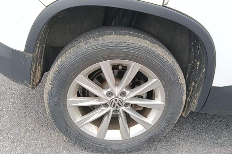 Used Volkswagen Tiguan 2016 280TSI Automatic Two-Wheel-Drive Silk Road Style Edition Right Rear Wheel Hub