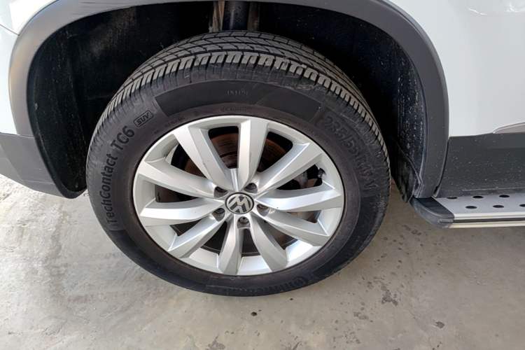 Used Volkswagen Tiguan 2016 2.0 TSI Four-Wheel Drive Standard Version Right Rear Wheel Hub