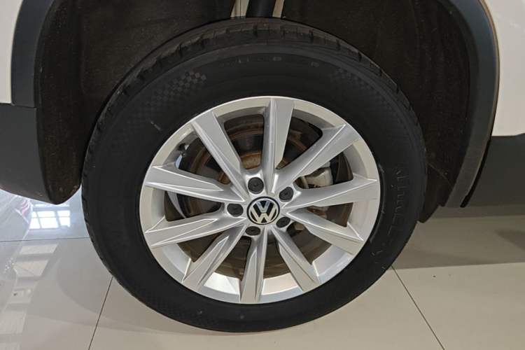Used Volkswagen Tiguan 2016 280TSI Automatic Two-Wheel Drive Silk Road Comfort Edition Right Rear Wheel Hub
