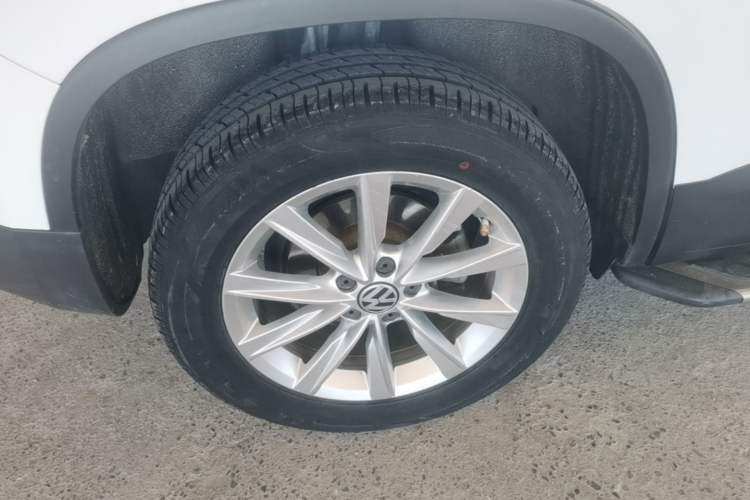 Used Volkswagen Tiguan 2016 280TSI Automatic Two-Wheel Drive Silk Road Comfort Edition Right Rear Wheel Hub