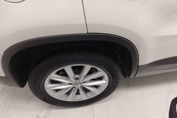 Used Volkswagen Tiguan 2016 280TSI Automatic Two-Wheel-Drive Silk Road Style Edition Right Rear Wheel Hub