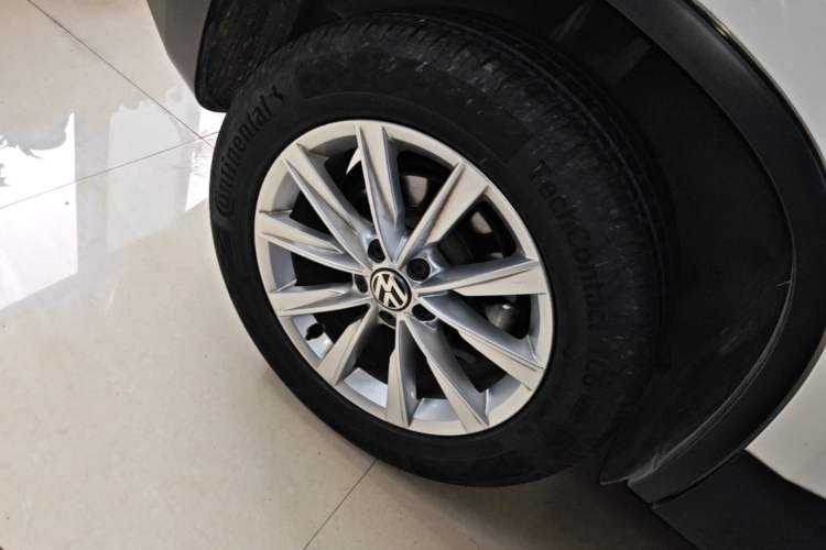 Used Volkswagen Tiguan 2016 280TSI Automatic Two-Wheel Drive Silk Road Comfort Edition Right Rear Wheel Hub