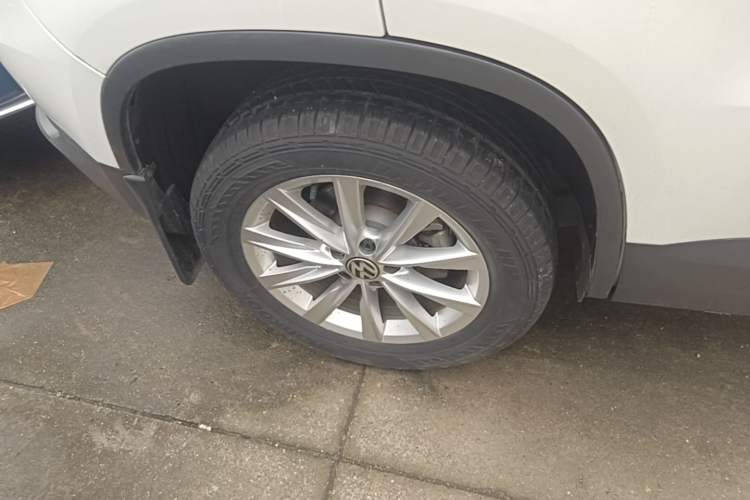 Used Volkswagen Tiguan 2016 280TSI Automatic Two-Wheel-Drive Silk Road Style Edition Right Rear Wheel Hub