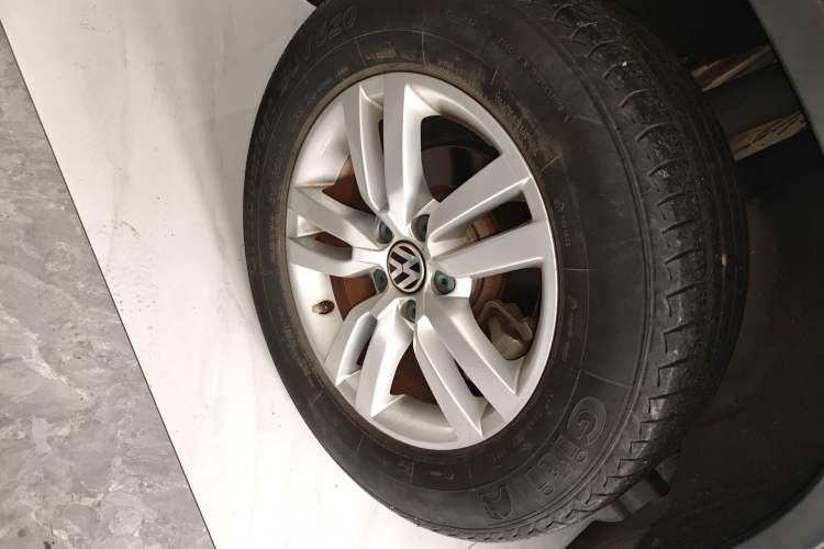 Used Volkswagen Tiguan 2016 300TSI Automatic Two-Wheel Drive Trend Edition Right Rear Wheel Hub