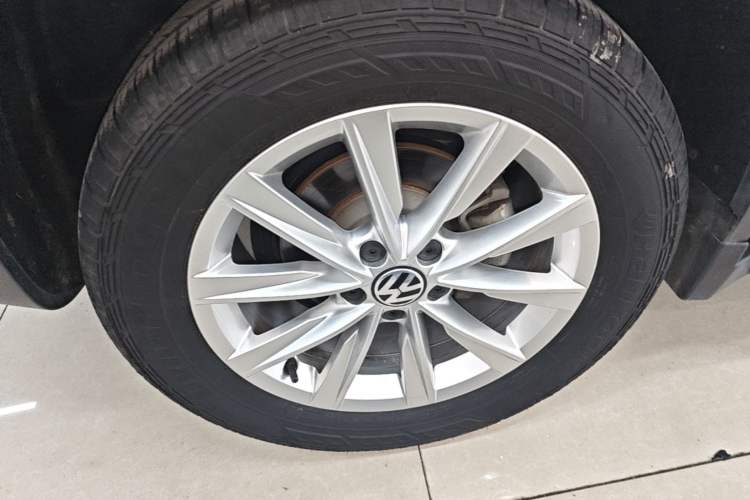 Used Volkswagen Tiguan 2016 280TSI Automatic Two-Wheel-Drive Silk Road Style Edition Right Rear Wheel Hub