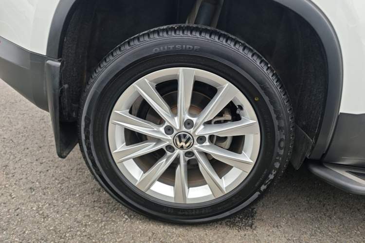 Used Volkswagen Tiguan 2016 280TSI Automatic Two-Wheel-Drive Silk Road Style Edition Right Rear Wheel Hub
