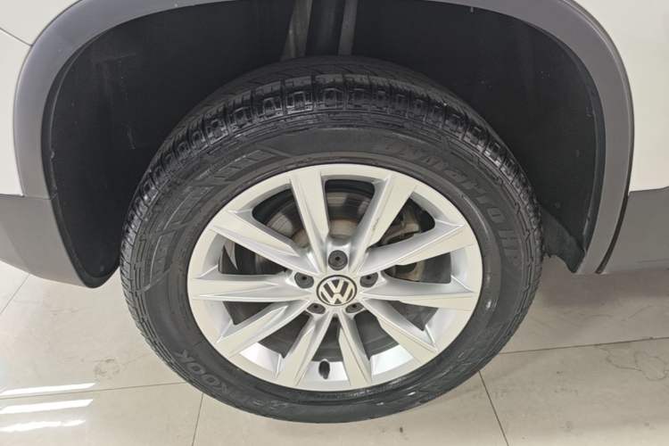 Used Volkswagen Tiguan 2016 280TSI Automatic Two-Wheel-Drive Silk Road Style Edition Right Rear Wheel Hub
