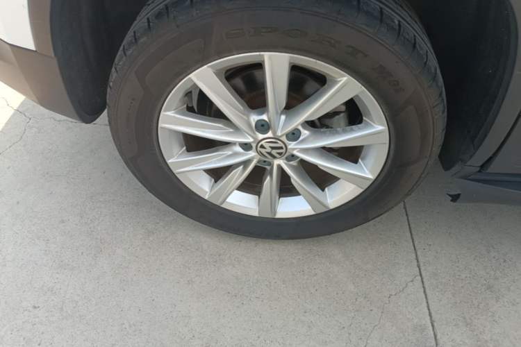 Used Volkswagen Tiguan 2016 280TSI Automatic Two-Wheel-Drive Silk Road Style Edition Right Rear Wheel Hub
