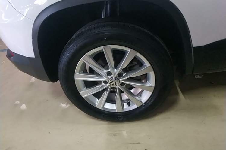 Used Volkswagen Tiguan 2016 280TSI Automatic Two-Wheel-Drive Silk Road Style Edition Right Rear Wheel Hub