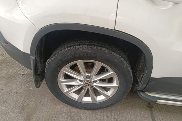 Used Volkswagen Tiguan 2016 280TSI Automatic Two-Wheel-Drive Silk Road Style Edition Right Rear Wheel Hub