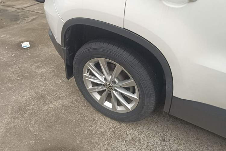 Used Volkswagen Tiguan 2016 280TSI Automatic Two-Wheel-Drive Silk Road Style Edition Right Rear Wheel Hub