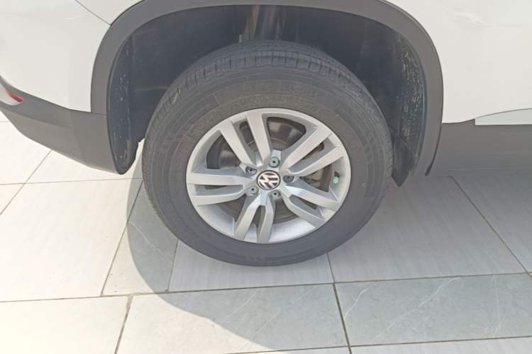Used Volkswagen Tiguan 2016 300TSI Automatic Two-Wheel Drive Trend Edition Right Rear Wheel Hub