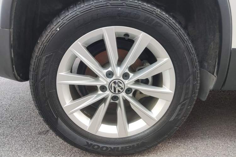 Used Volkswagen Tiguan 2016 280TSI Automatic Two-Wheel Drive Silk Road Comfort Edition Right Rear Wheel Hub