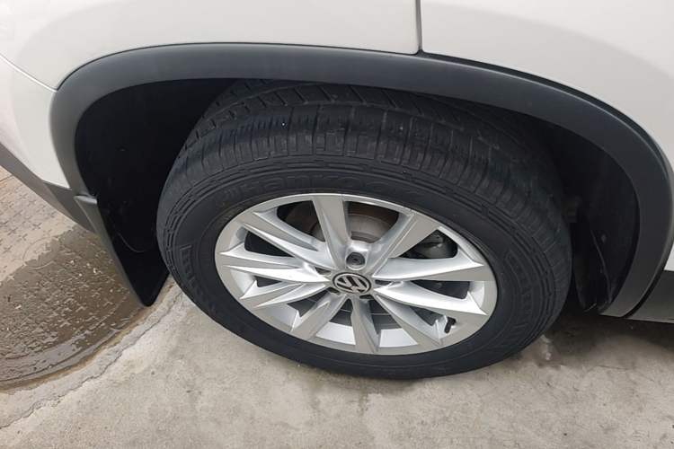 Used Volkswagen Tiguan 2016 280TSI Automatic Two-Wheel Drive Silk Road Comfort Edition Right Rear Wheel Hub