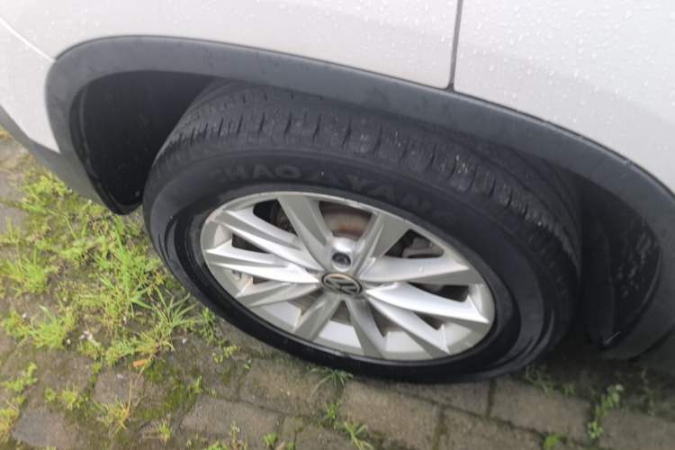 Used Volkswagen Tiguan 2016 280TSI Automatic Two-Wheel-Drive Silk Road Style Edition Right Rear Wheel Hub