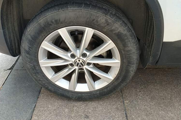 Used Volkswagen Tiguan 2016 280TSI Automatic Two-Wheel-Drive Silk Road Style Edition Right Rear Wheel Hub