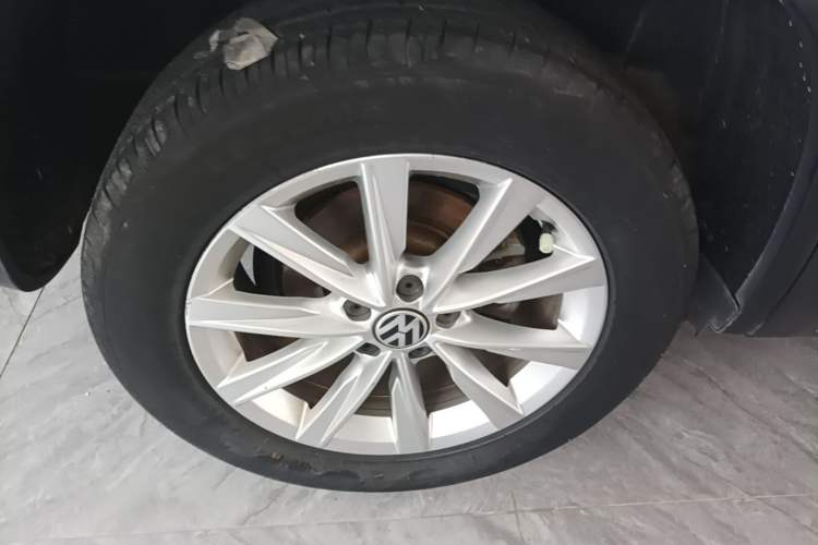 Used Volkswagen Tiguan 2016 280TSI Automatic Two-Wheel Drive Silk Road Comfort Edition Right Rear Wheel Hub