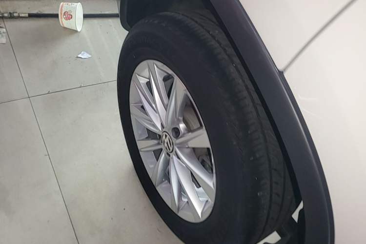 Used Volkswagen Tiguan 2016 280TSI Automatic Two-Wheel-Drive Silk Road Style Edition Right Rear Wheel Hub
