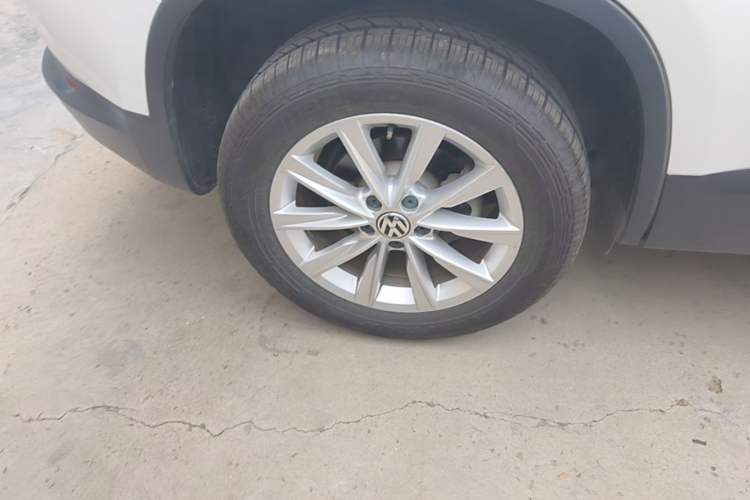 Used Volkswagen Tiguan 2016 280TSI Automatic Two-Wheel-Drive Silk Road Style Edition Right Rear Wheel Hub