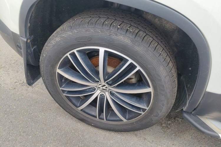 Used Volkswagen Tiguan 2016 330TSI Automatic All-Wheel-Drive Flagship Edition Right Rear Wheel Hub