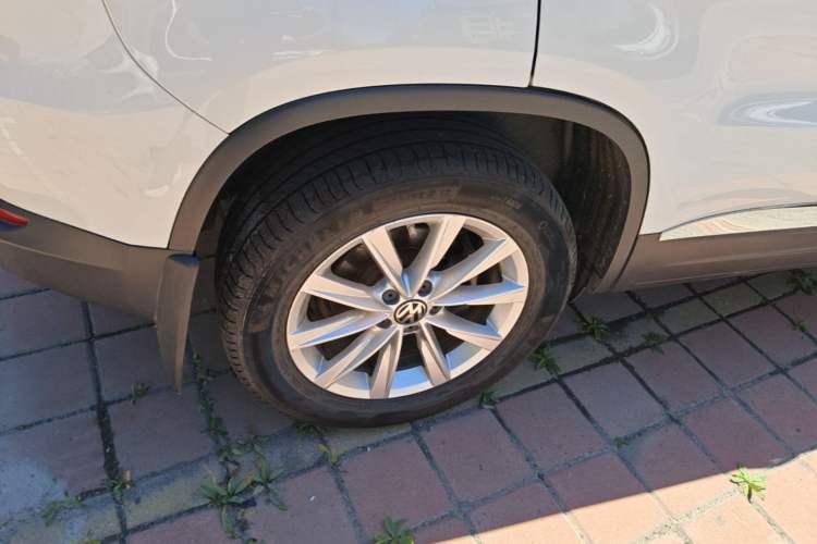Used Volkswagen Tiguan 2016 280TSI Automatic Two-Wheel Drive Silk Road Comfort Edition Right Rear Wheel Hub