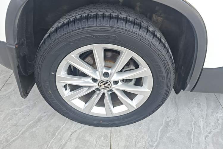Used Volkswagen Tiguan 2016 280TSI Automatic Two-Wheel Drive Silk Road Comfort Edition Right Rear Wheel Hub