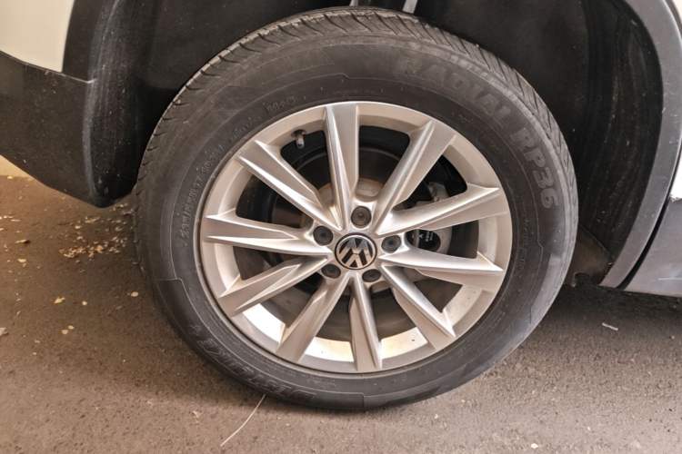 Used Volkswagen Tiguan 2016 280TSI Automatic Two-Wheel-Drive Silk Road Style Edition Right Rear Wheel Hub