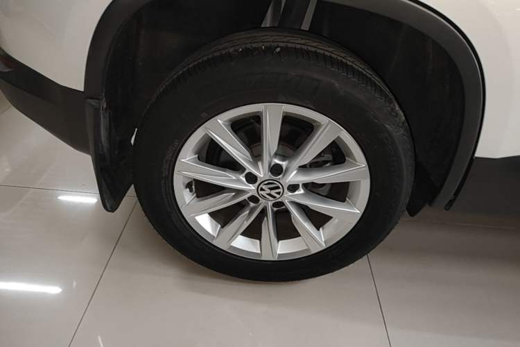 Used Volkswagen Tiguan 2016 280TSI Automatic Two-Wheel-Drive Silk Road Style Edition Right Rear Wheel Hub