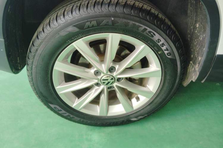 Used Volkswagen Tiguan 2016 280TSI Automatic Two-Wheel Drive Silk Road Comfort Edition Right Rear Wheel Hub