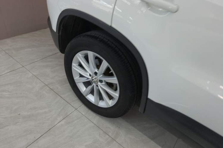 Used Volkswagen Tiguan 2016 280TSI Automatic Two-Wheel-Drive Silk Road Style Edition Right Rear Wheel Hub