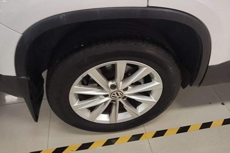 Used Volkswagen Tiguan 2016 280TSI Automatic Two-Wheel Drive Silk Road Comfort Edition Right Rear Wheel Hub