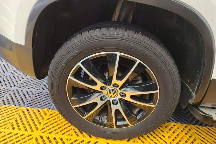 Used Volkswagen Tiguan 2016 300TSI Automatic Two-Wheel Drive Luxury Edition Right Rear Wheel Hub