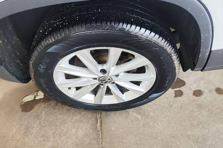 Used Volkswagen Tiguan 2016 280TSI Automatic Two-Wheel-Drive Silk Road Style Edition Right Rear Wheel Hub