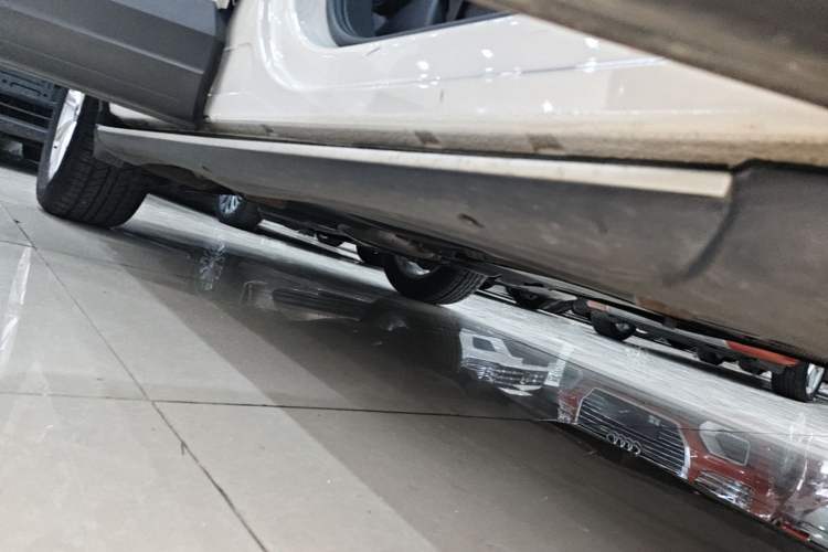 Used Volkswagen Tiguan 2016 280TSI Automatic Two-Wheel-Drive Silk Road Style Edition Right Side Sill