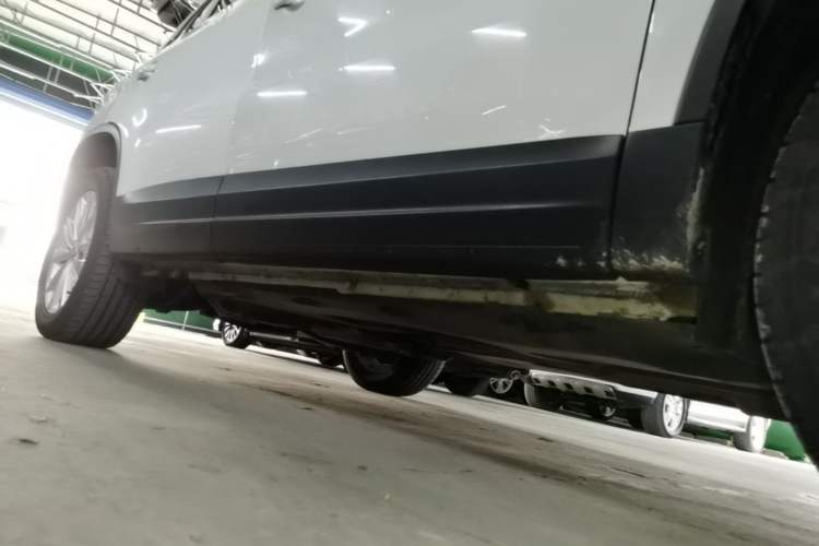 Used Volkswagen Tiguan 2016 300TSI Automatic All-Wheel Drive Fashion Vision Edition Right Side Sill