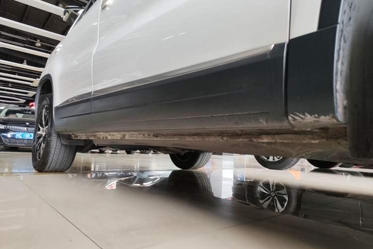 Used Volkswagen Tiguan 2016 300TSI Automatic Two-Wheel Drive Luxury Edition Right Side Sill