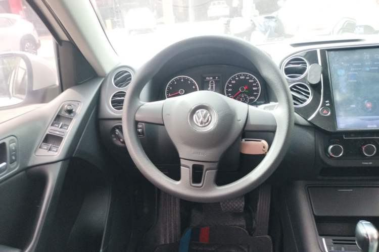 Used Volkswagen Tiguan 2016 280TSI Automatic Two-Wheel-Drive Silk Road Style Edition Steering Wheel