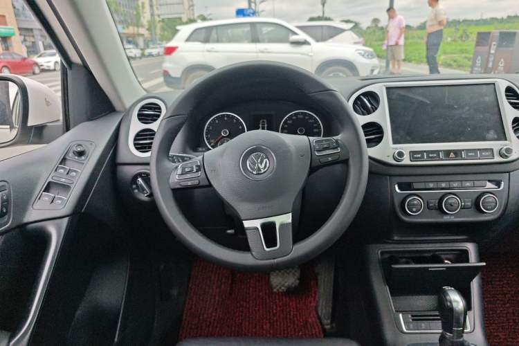 Used Volkswagen Tiguan 2016 280TSI Automatic Two-Wheel Drive Silk Road Comfort Edition Steering Wheel