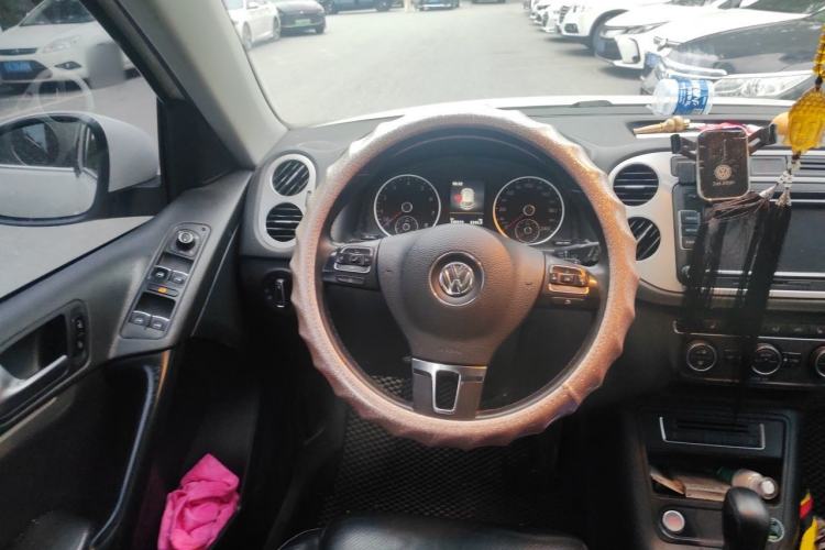 Used Volkswagen Tiguan 2016 300TSI Automatic All-Wheel Drive Luxury Edition Steering Wheel