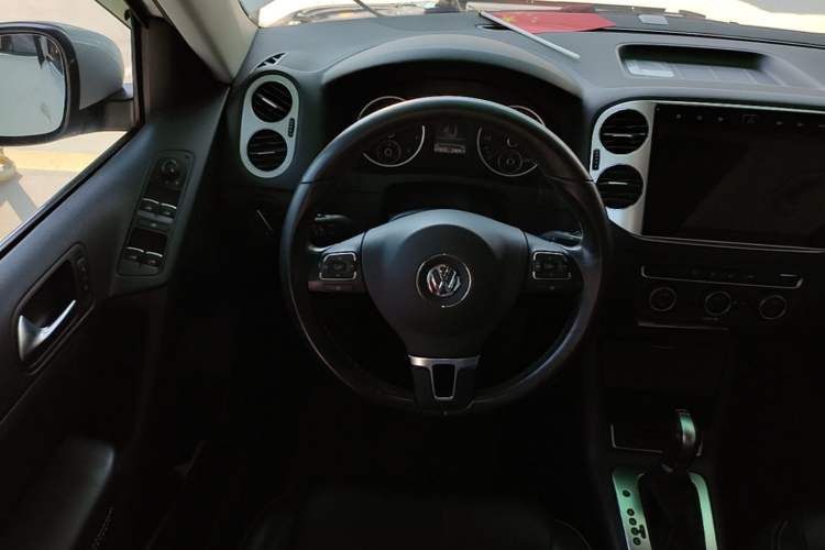 Used Volkswagen Tiguan 2016 280TSI Automatic Two-Wheel Drive Silk Road Comfort Edition Steering Wheel